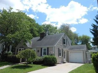 7 Westwood Rd, Lincoln, RI 02865