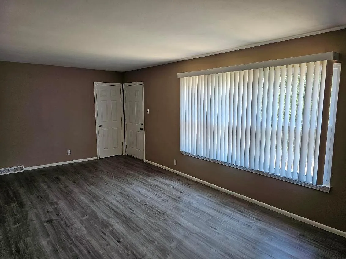 133 Roland Ave — Photo 3
