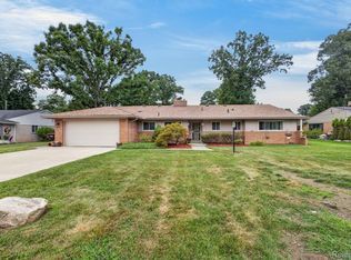 22902 S Bellwood Dr, Southfield, MI 48034