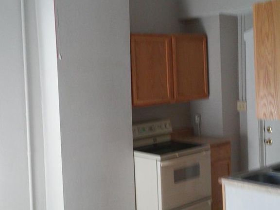 High ceilings and ceramic tile.