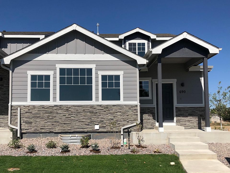 1st image of 690 Finch Dr