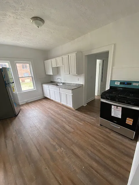2 bed, $1,050 — Photo 4