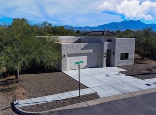 902 N La Canoa, Green Valley, AZ 85614