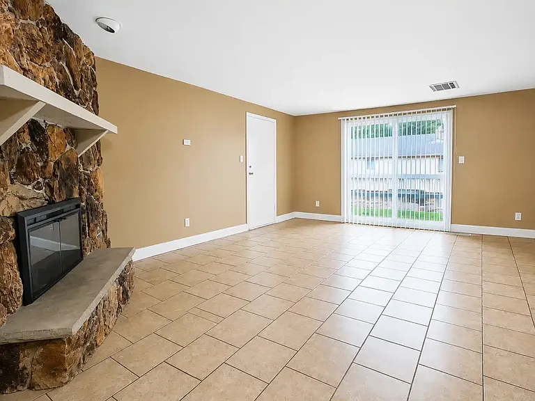 370 Villabrook Dr #3 — Photo 6
