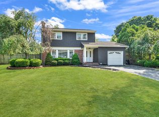 64 Woodbury Rd, Hauppauge, NY 11788