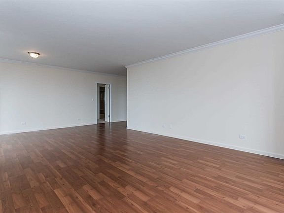 4th image of 27010 Grand Central Pkwy APT 30N