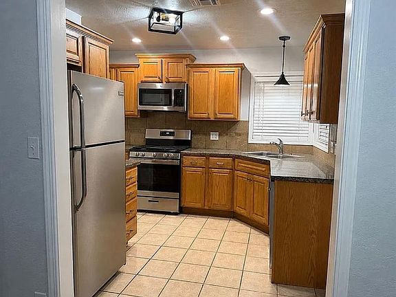 2nd image of 124 E Pratt Dr