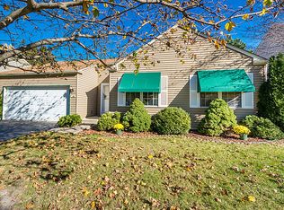 1332 Middlebury Dr, Aurora, IL 60504