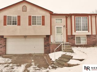 1010 Marshall Cir, Papillion, NE 68046