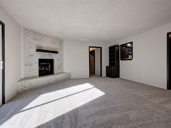 3rd image of 9021 N Rockwell Dr