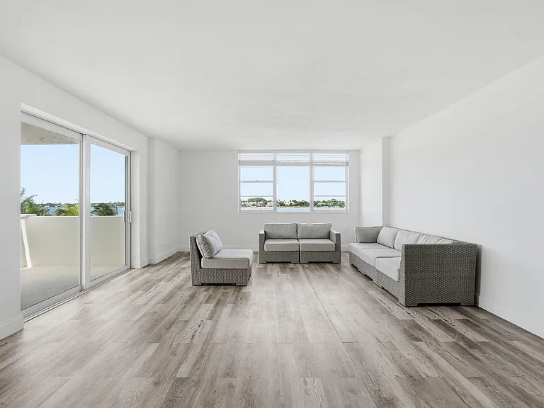 2800 N Flagler Dr #410 — Photo 6
