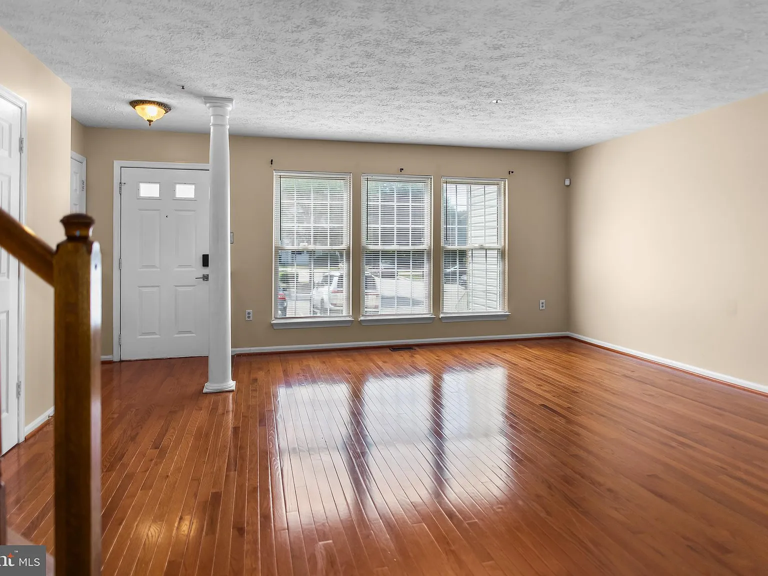 3 bed, 3.5 bath, 1584 sqft, $2,900 — Photo 2