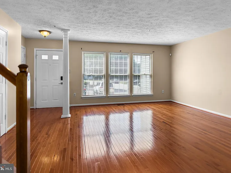 8514 Rheims Ct — Photo 2