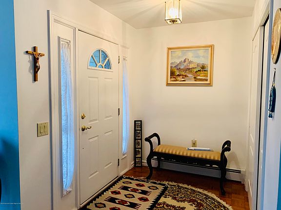 3rd image of 45 Canterbury Ln
