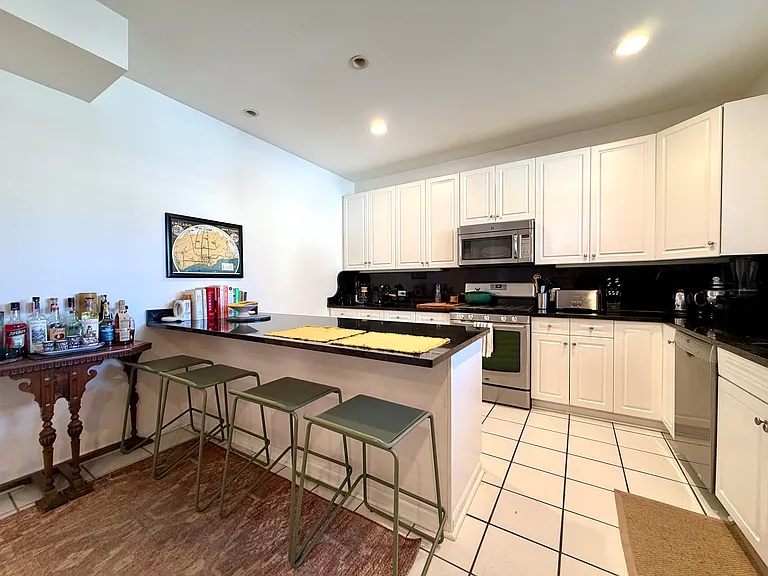 2431 N Albany Ave #1 — Photo 11