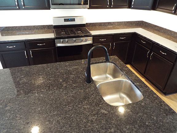 4th image of 875 N 2175 W