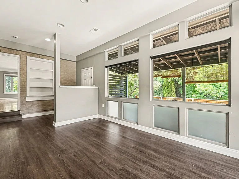 746 N Monaco Pkwy — Photo 4