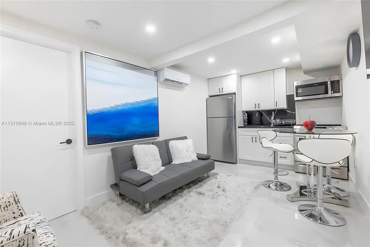 Building Photo - 52 NE 47th St #1