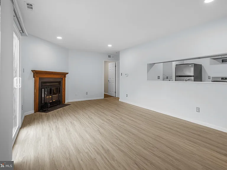 604 Woodhollow Dr — Photo 3
