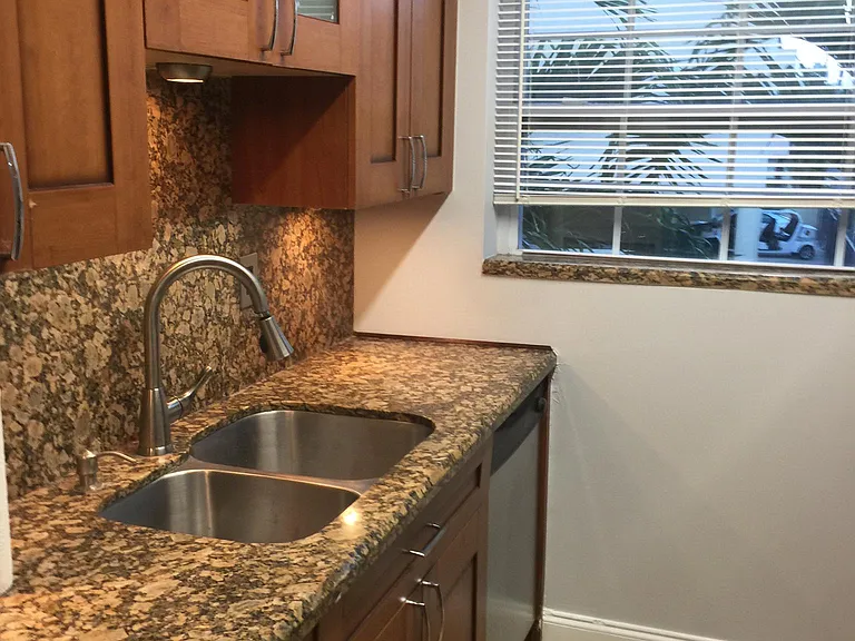 825 Euclid Ave — Photo 7