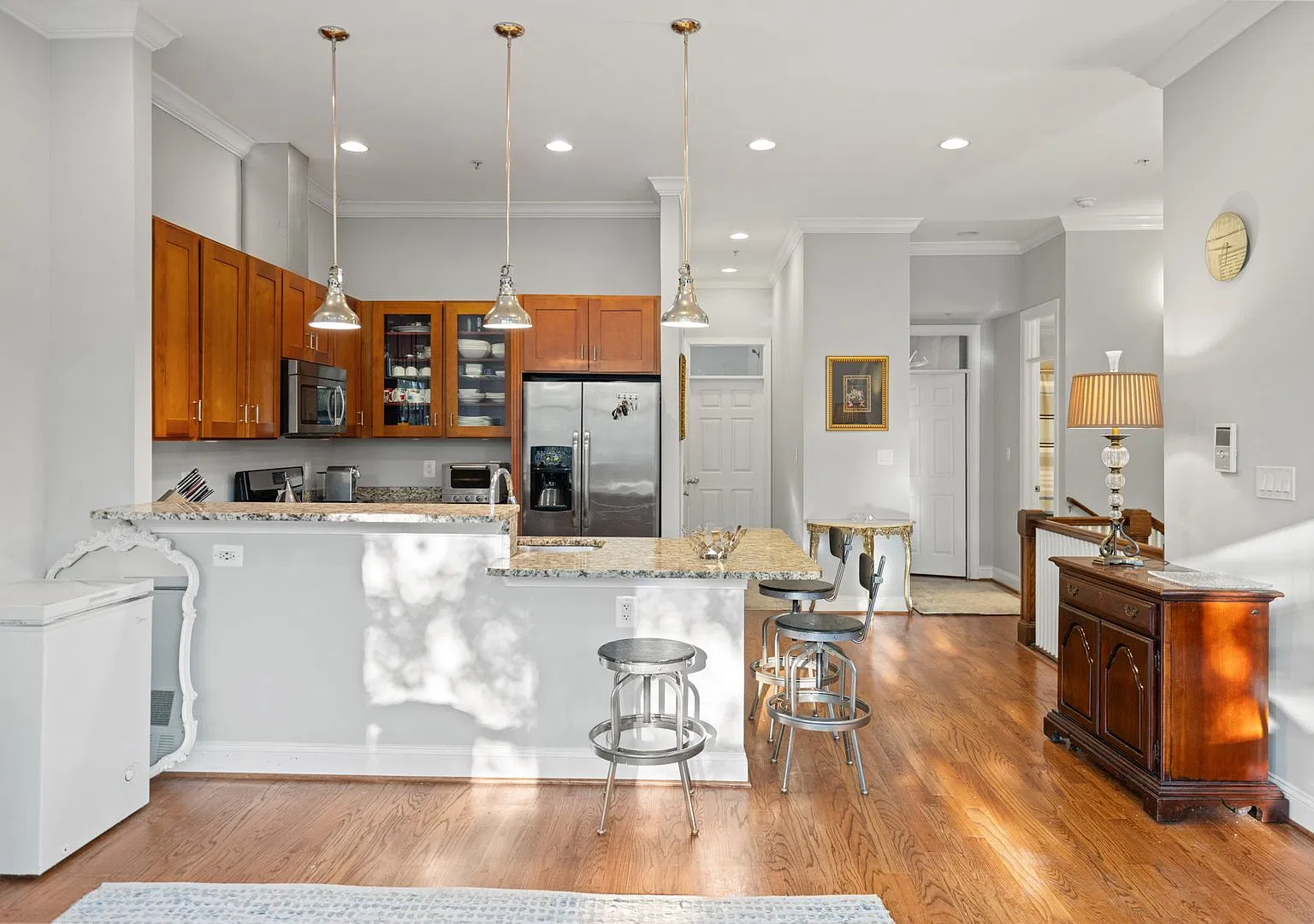 Capitol Hill Penthouse Condo | 2 Bed | 2 Baths | 1,100 Sf | Large Balcony — Photo 4