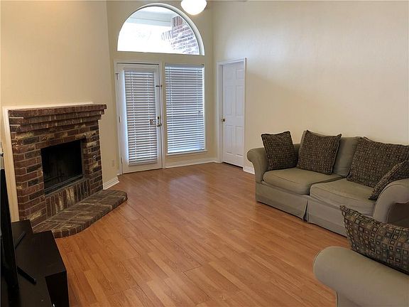 5th image of 3325 Briar Ln