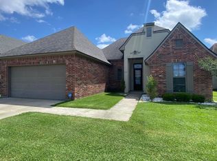 210 Meadow Gate Dr, Lafayette, LA 70508