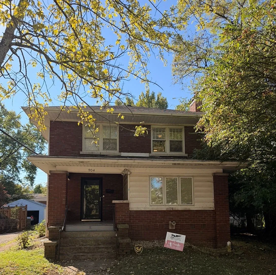 3 Bedroom House Near IU Bloomington Campus — Photo 1