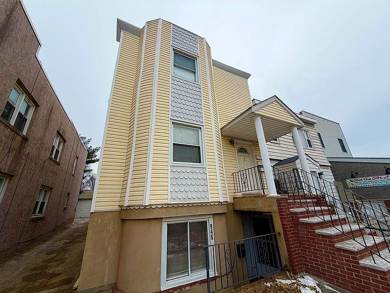 946 Broadway #2 — Photo 2