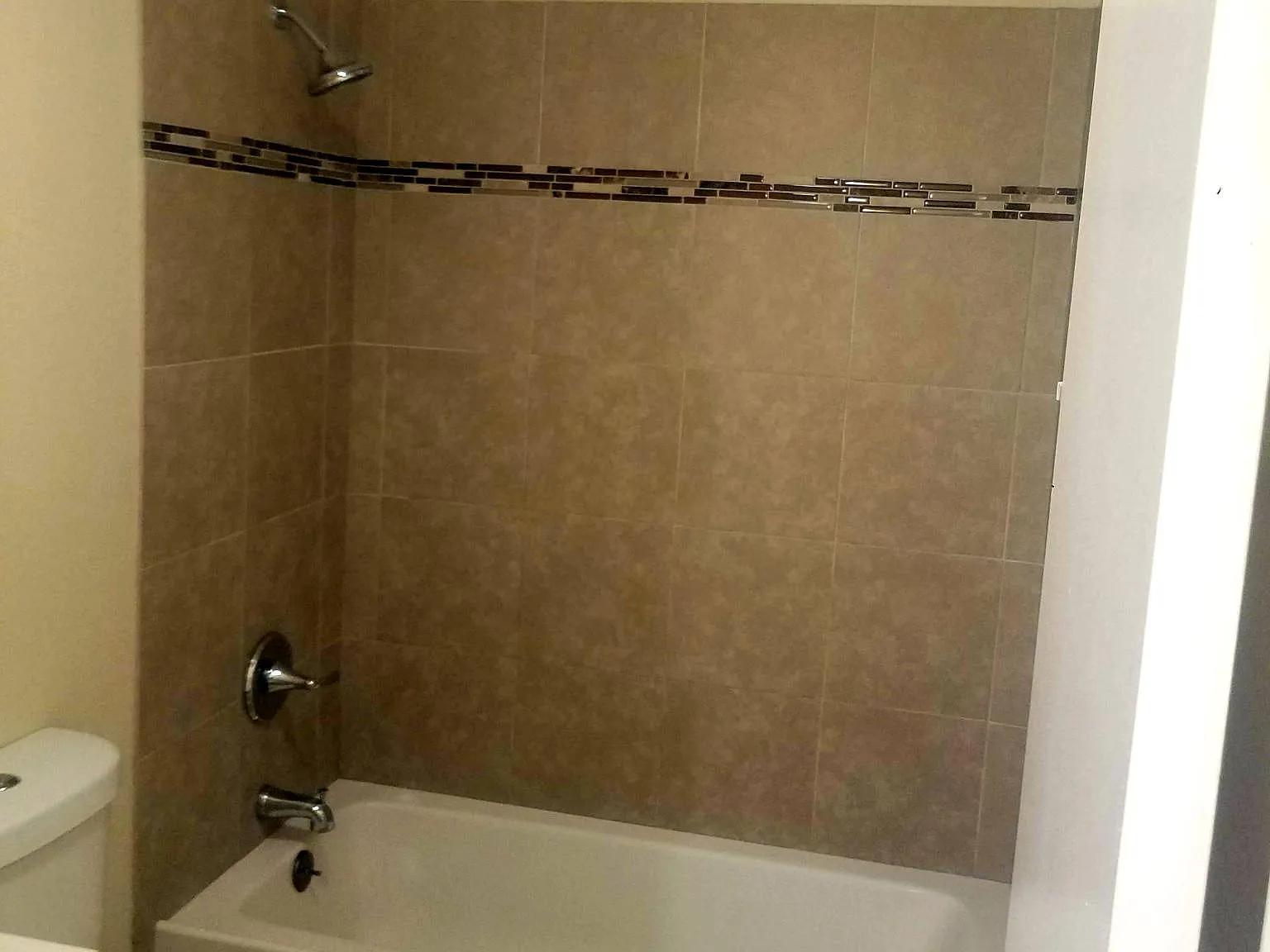 3 bed, $1,825 — Photo 2