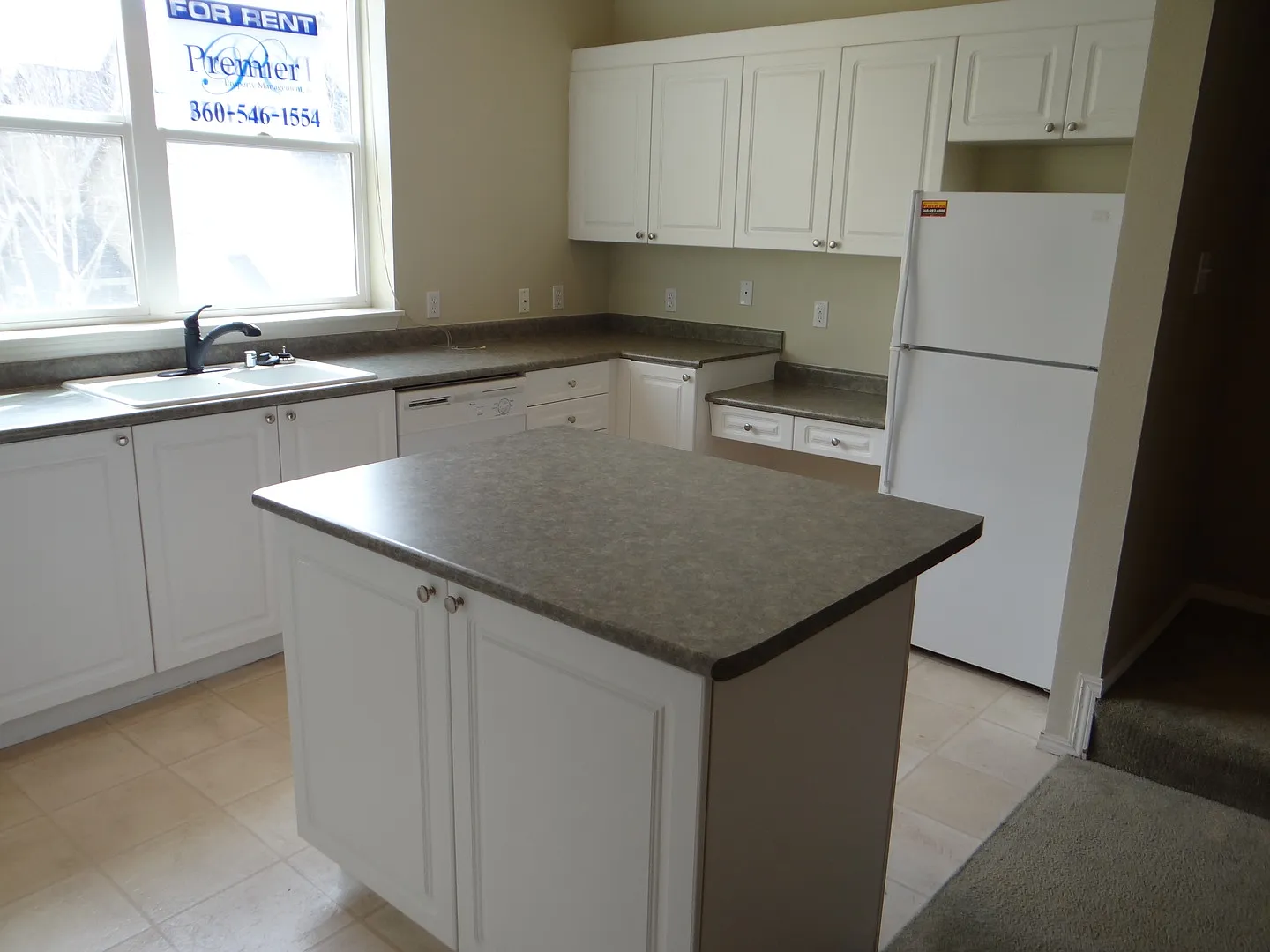 Stunning Northwynd Condominium for Lease near Vancouver Waterfront & Beaches - 714 SE Fairwinds Loop — Photo 3