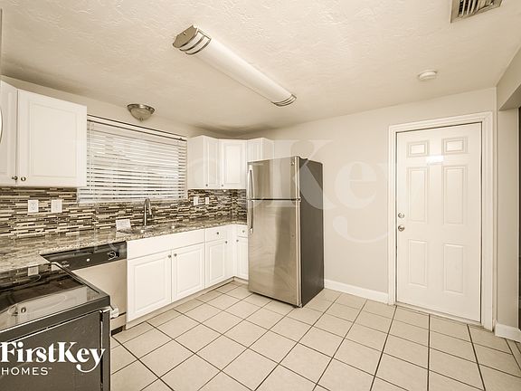 5th image of 8215 Winthrop Dr