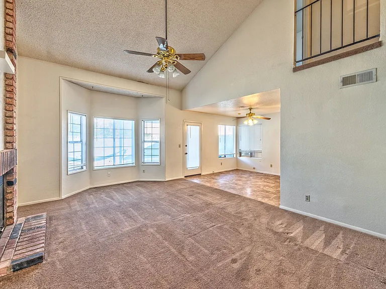 3920 Lincoln Rd — Photo 3