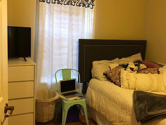 5th image of 1 Cedar Wood Cir