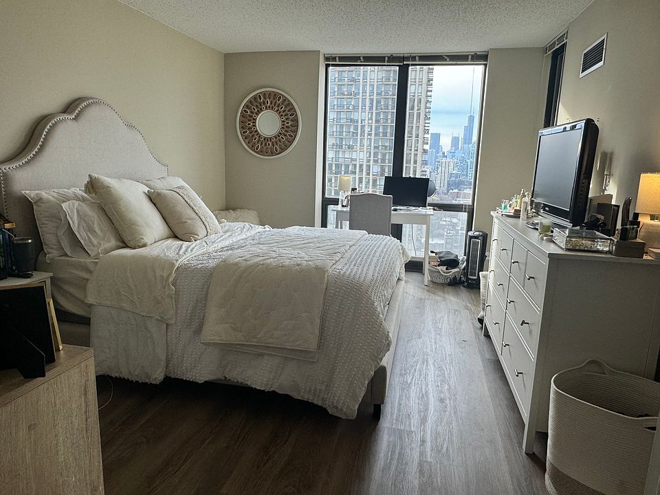 1st image of 1731 N Clark St #2607