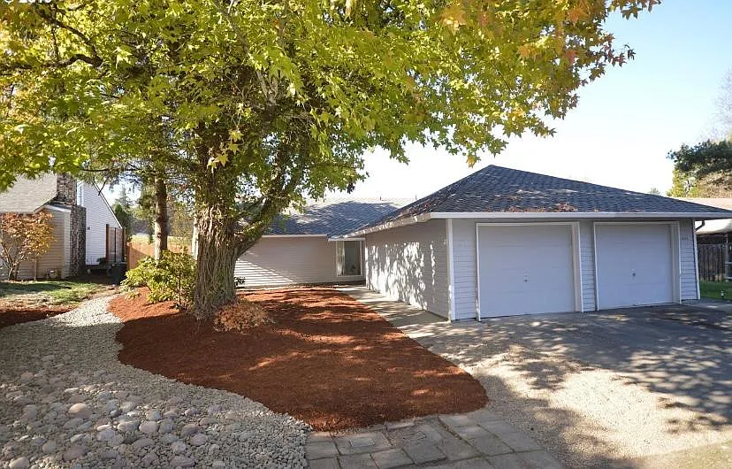 3 bed, 1150 sqft, $2,400 — Photo 2