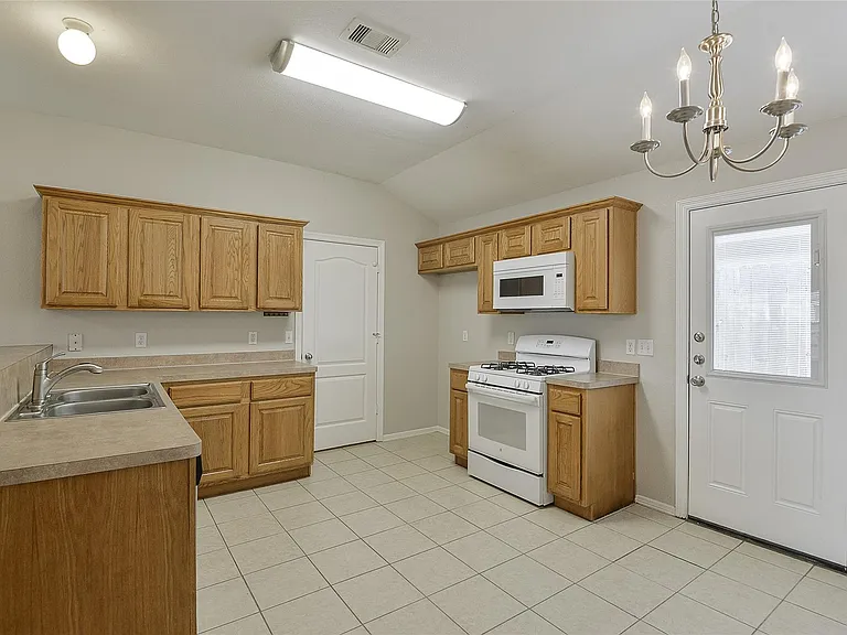 24415 Strong Pine Dr — Photo 9