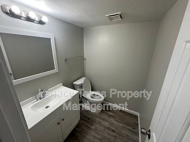 1608 Sun Valley Dr #D — Photo 11