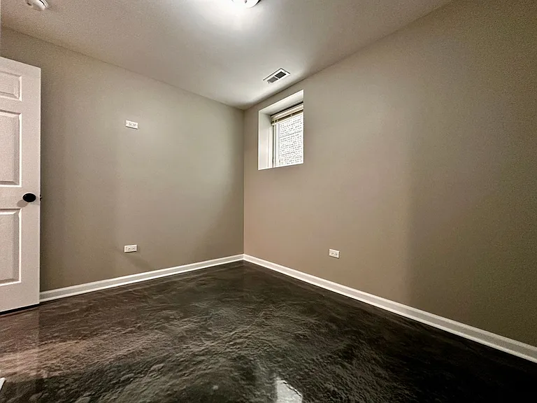 Amazing 4-bed Duplex by UIC — Photo 41