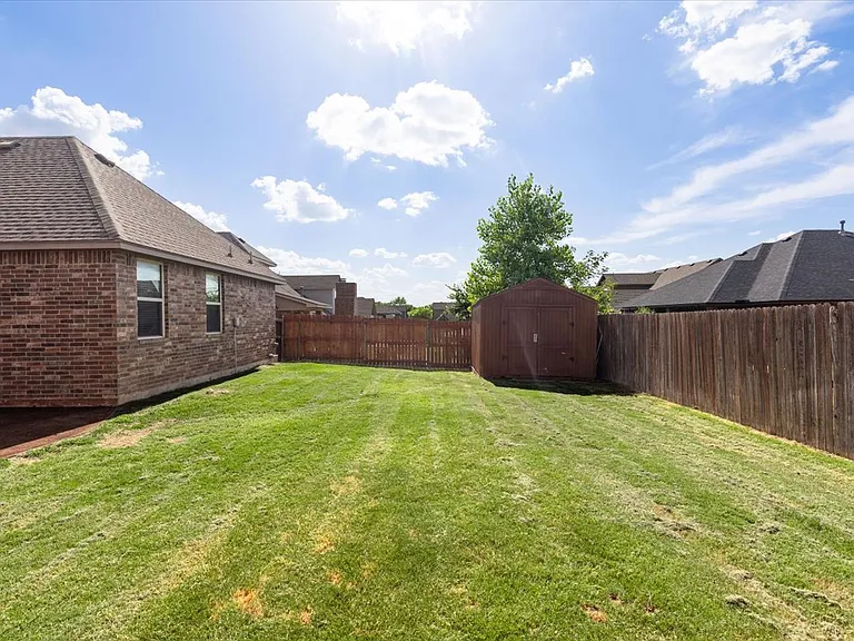 5701 NW Lady Marna Ave — Photo 20