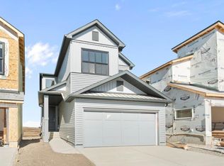 136 S Lucas Gdns NW, Calgary, AB T3P2E4