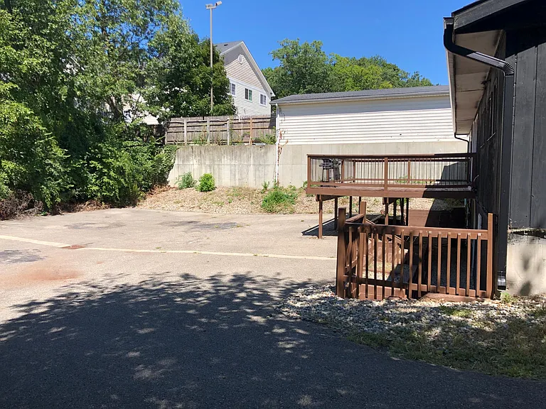 1510 Knollwood Ave — Photo 32