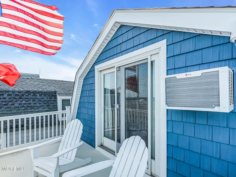 413 Beachfront — Photo 15
