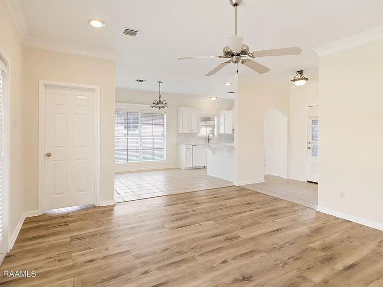 133 Wild Rose Ln — Photo 4