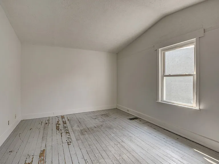 2235 Victor St #1B — Photo 17