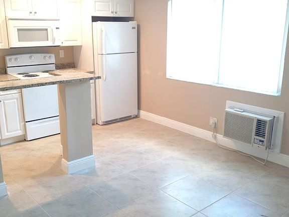 Kitchen and living room area