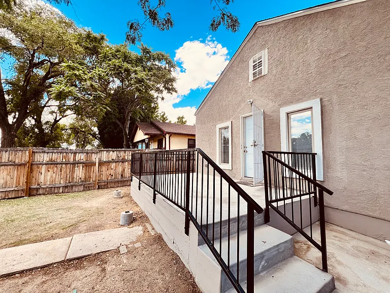 W 16th St — Photo 3