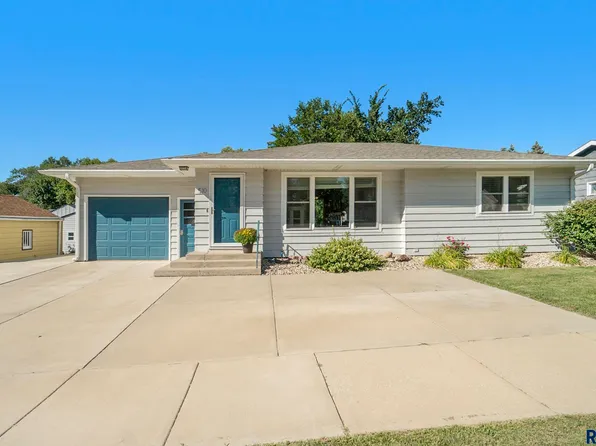 510 NE 8th St, Madison, SD 57042