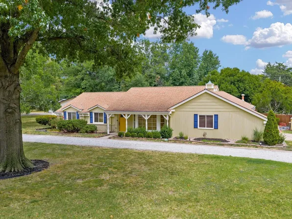 21 Fleetwood Dr, Winfield, KS 67156