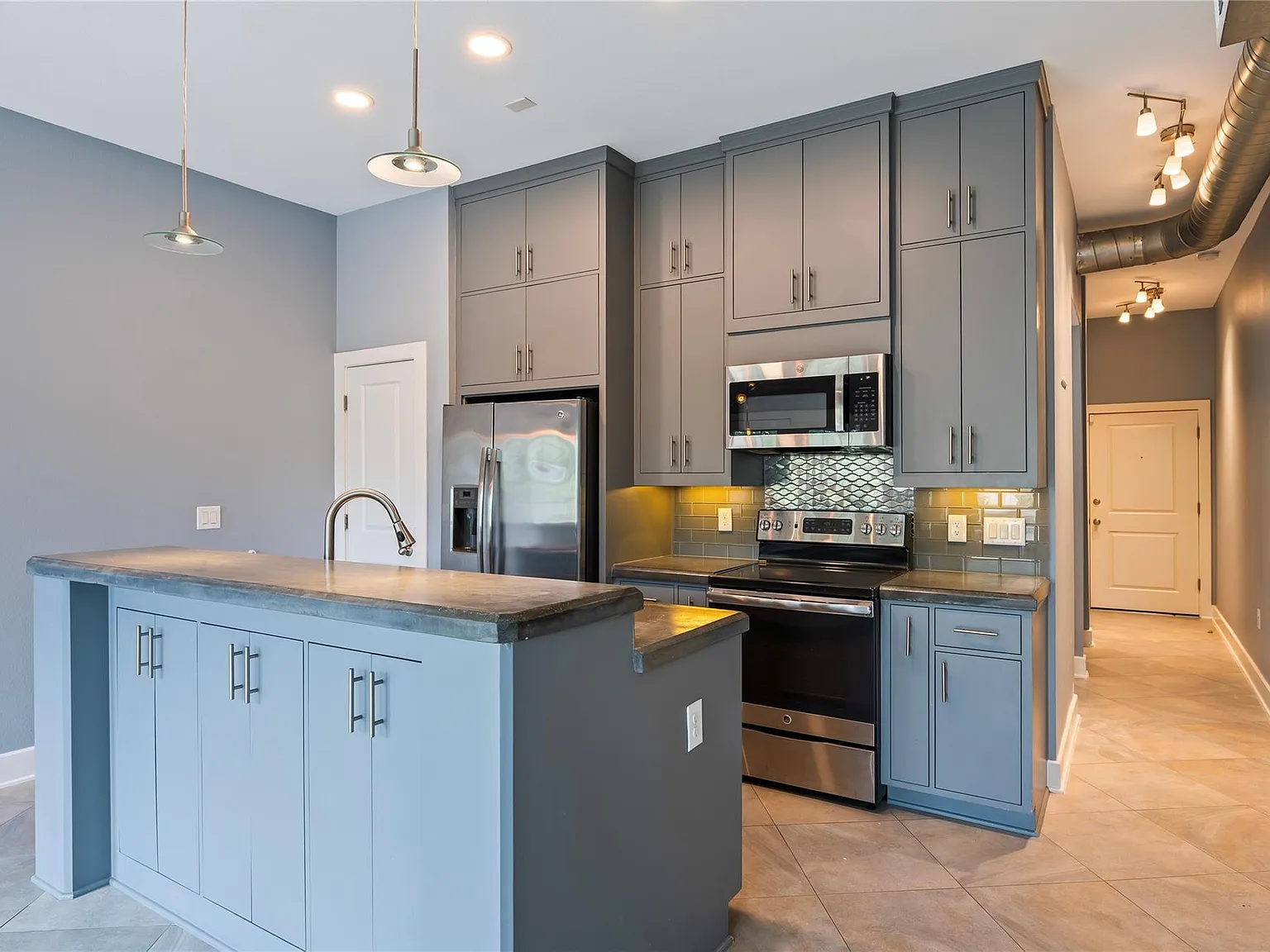 1 bed, 1.0 bath, 721 sqft, $1,700 — Photo 4